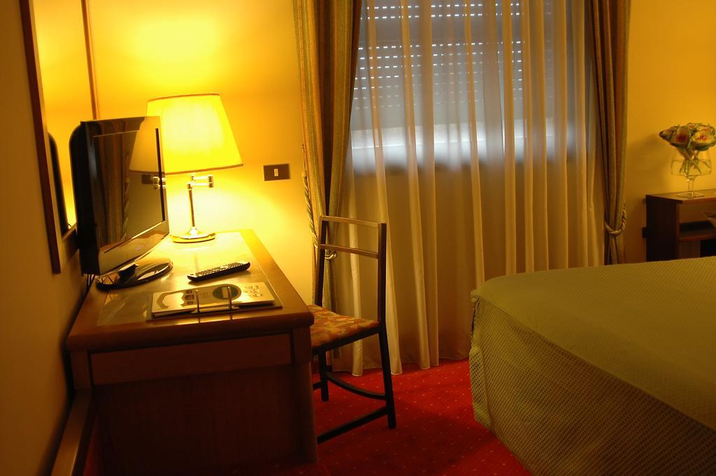 Best Western Hotel San Germano Naples Room photo