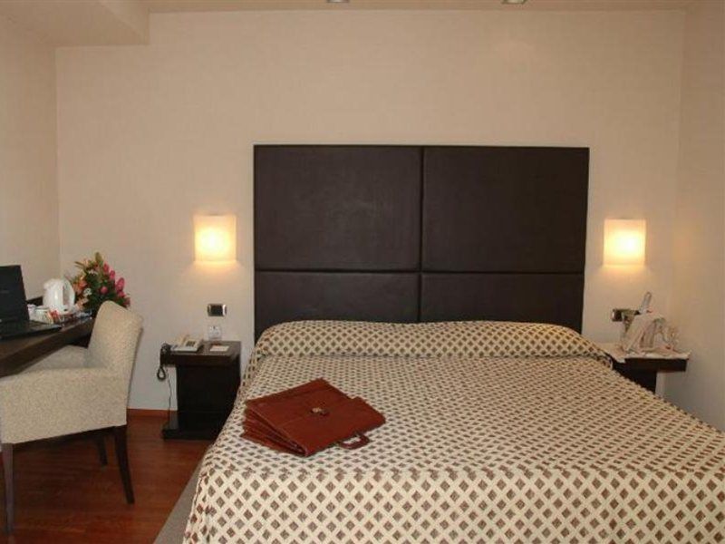 Best Western Hotel San Germano Naples Room photo